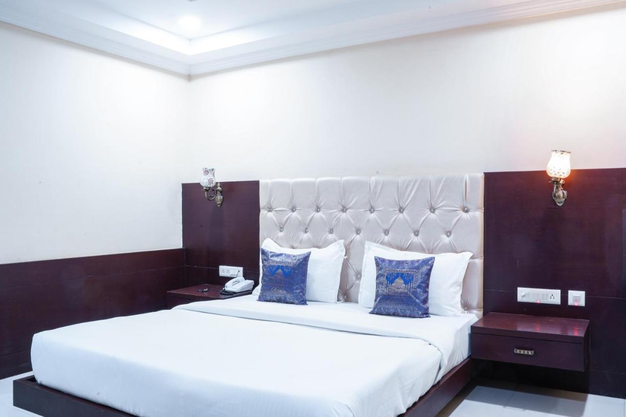 Hide-In Udaipur - A Lake View Boutique Hotel Buitenkant foto